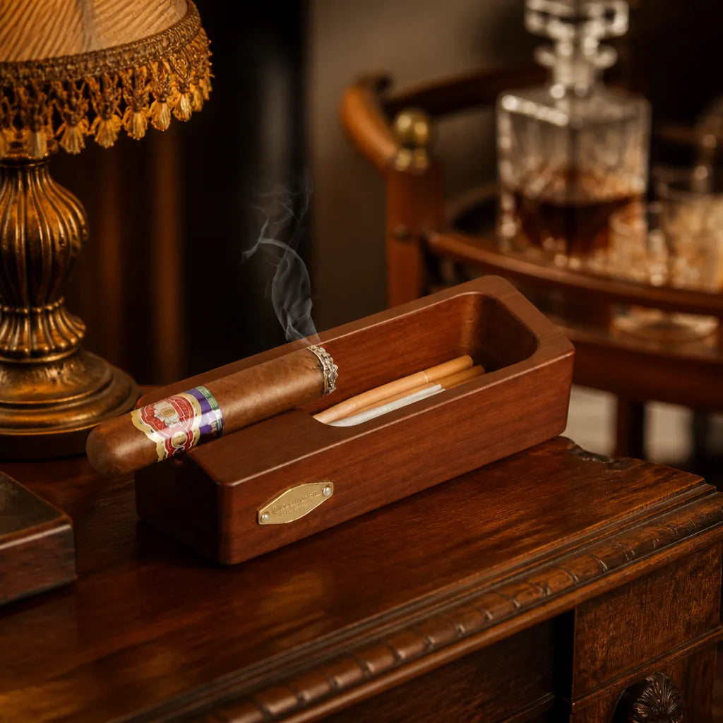 boite-a-cigarette-1900-en-bois-avec-cendrier