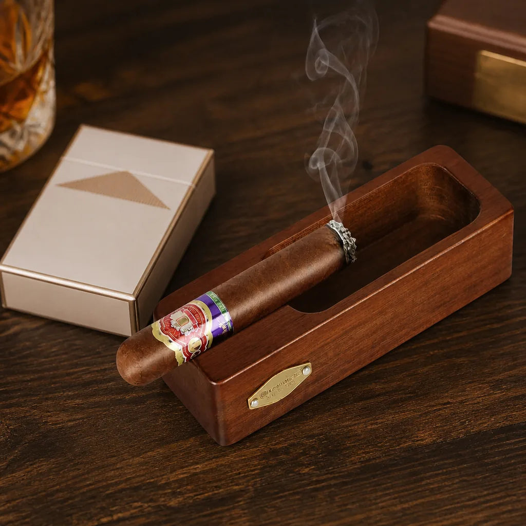 boite-a-cigarette-1900-en-bois-avec-cendrier